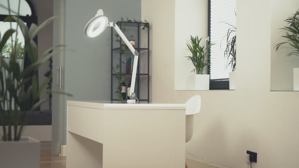 Lumeno LED Lupenleuchte Serie 851X mit 152 mm Echtglaslinse, dimmbar, grau oder schwarz