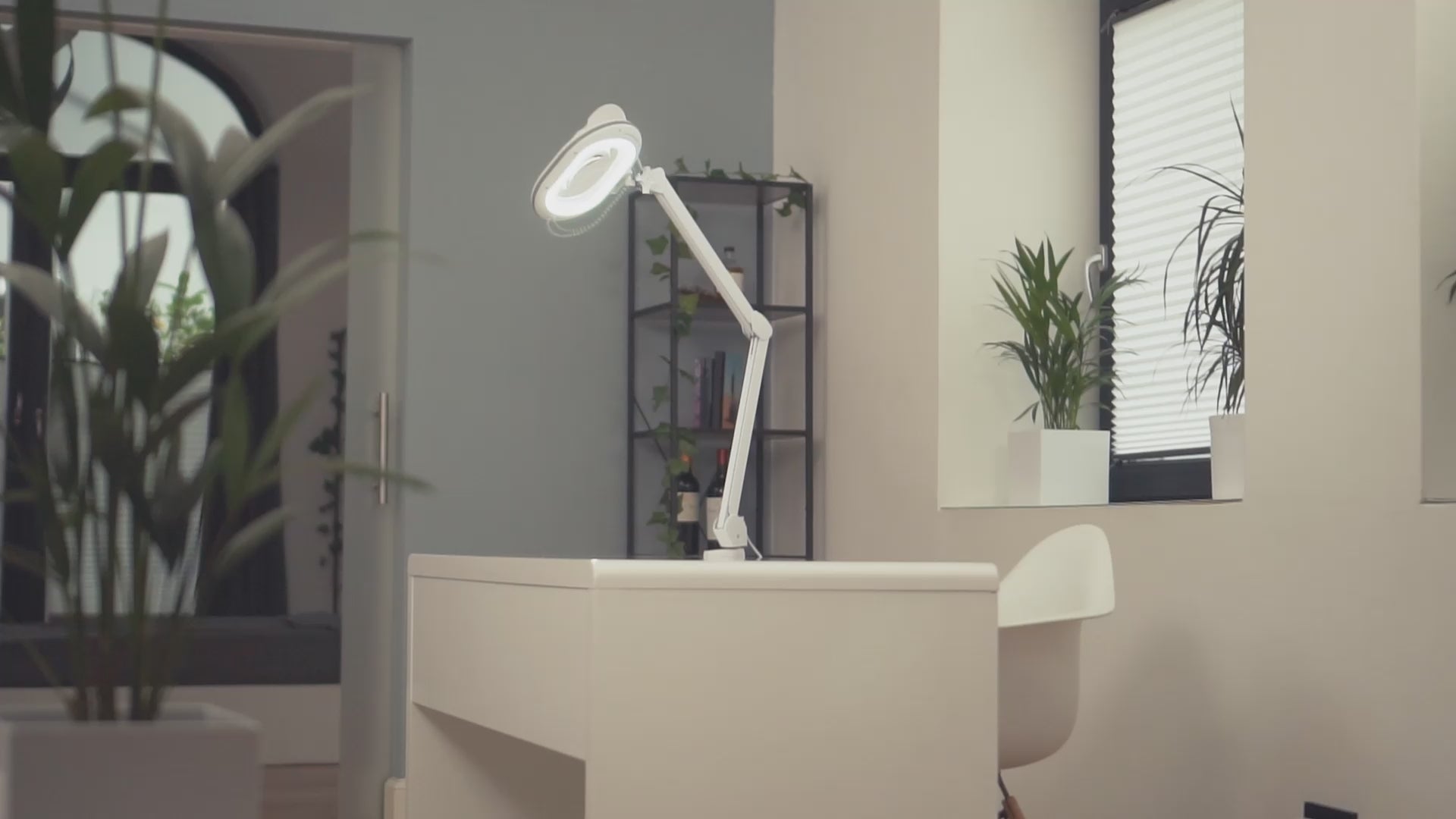 Lumeno 861X Magnifying Lamp/Workplace Lamp 60 LEDs Oval Lens, Grey or Black